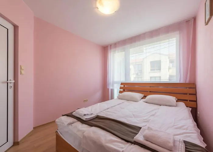 Edelweiss With Free Garage Warna