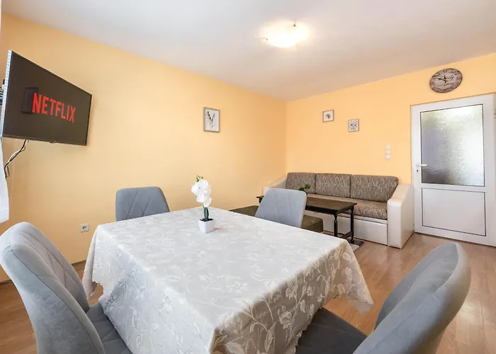 Edelweiss With Free Garage * Warna